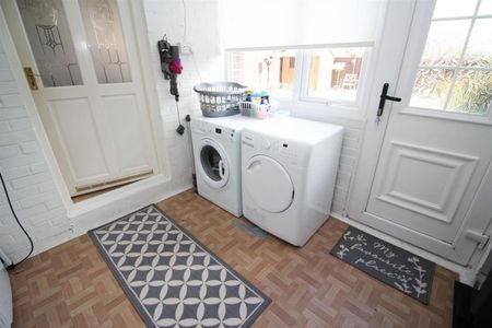 3 Bedroom House - Semi-Detached - Photo 4