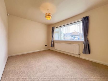 3 bedroom detached bungalow to rent - Photo 2