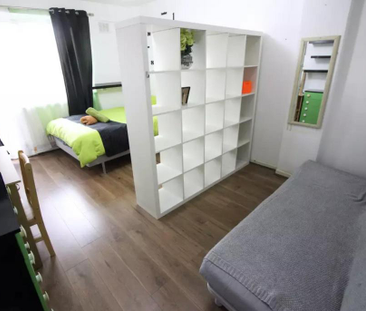 4 bedroom flat to rent - Photo 3