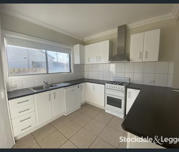 2 Bedroom Home Close To Town! - Photo 3