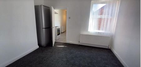 3 bedroom flat to rent - Photo 5