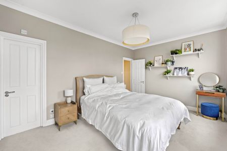 Price £3,850 pcm - Available 11/10/2025 - Furnished - Photo 3