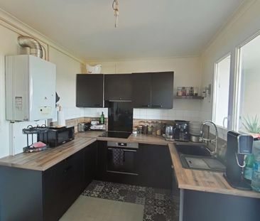 Location Appartement 4 pièces 73m² ROMANS SUR ISERE 26100 - Photo 3