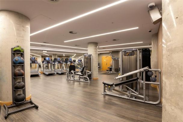 Studio Flat, Duckman Tower, E14 - Photo 1