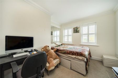 4 bedroom end of terrace house to rent - Photo 4