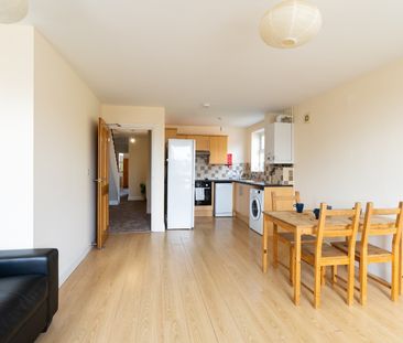 4 Bed Maisonette, Landguard Road, SO15 - Photo 2