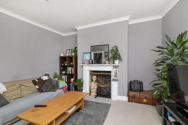 Charming 2 bedroom flat in a period property. London skyline view and walking distance to Hampstead Heath - Photo 1