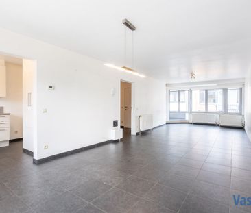 Lichtrijk leefappartement met 2 slaapkamers en terras - Photo 3