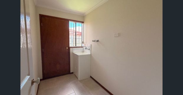 SPACIOUS 4 BEDROOM HOUSE IN NARRE WARREN! - Photo 1