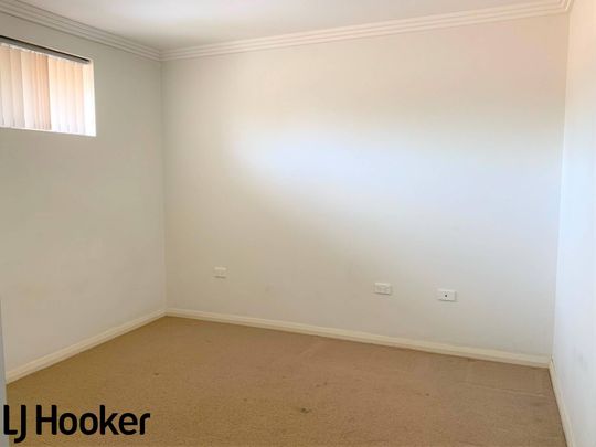 Modern 2 bedroom Townhouse with private yard - Photo 1