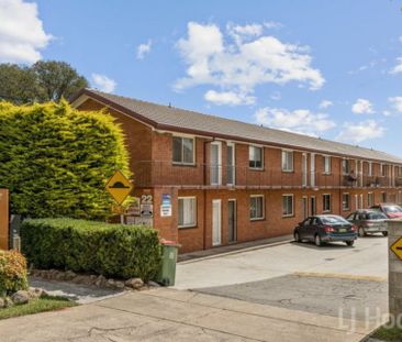 Ideally Located 1 Bedroom Unit - Photo 3