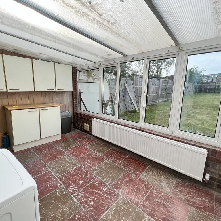 3 bedroom semi-detached bungalow to rent - Photo 1