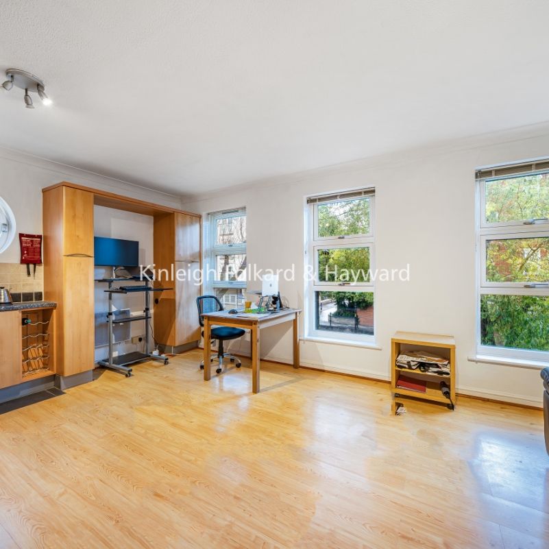 Wolfe Crescent, Surrey Quays, London, SE16 - Photo 1