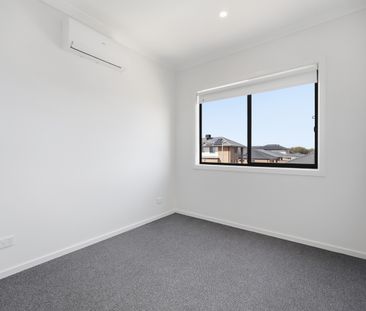 NEWLY BUILT PARK FACING RIVERWALK TOWNHOUSE - Photo 5