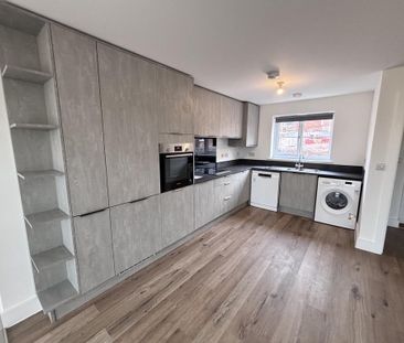 3 bedroom semi-detached house to rent - Photo 4