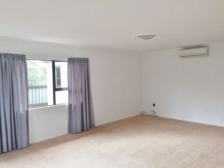 Charming Sunny 2BR Townhouse in Springvale - Photo 3