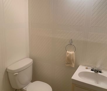 For Lease - 1089 Pearson Drive, Oakville, Ontario - Photo 5