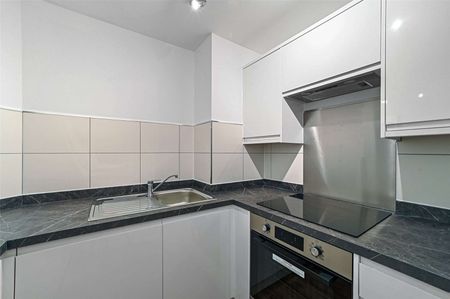 A newly refurbished two bedroom apartment in a convenient City location - Photo 4