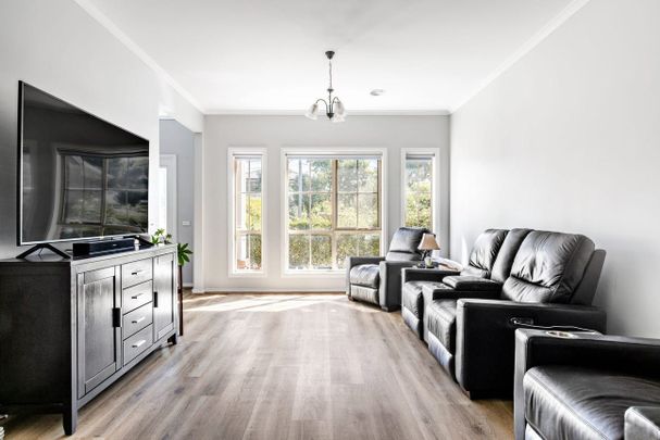 8 Sinclair Crescent, Macleod - Photo 1