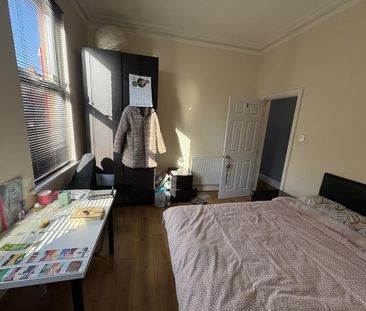 2 bedroom end of terrace house to rent - Photo 5