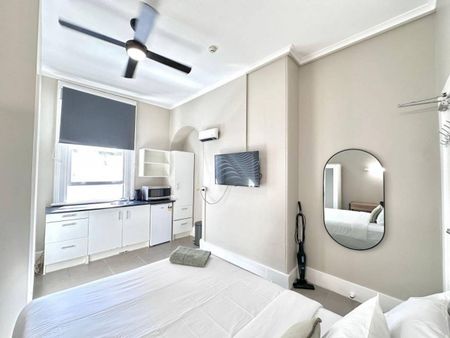 Ensuite Room for Rent in the Heart of Oxford Street - Photo 2