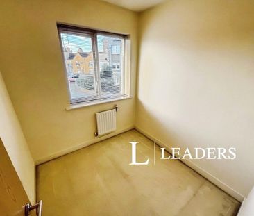 3 bedroom terraced house to rent - Photo 5