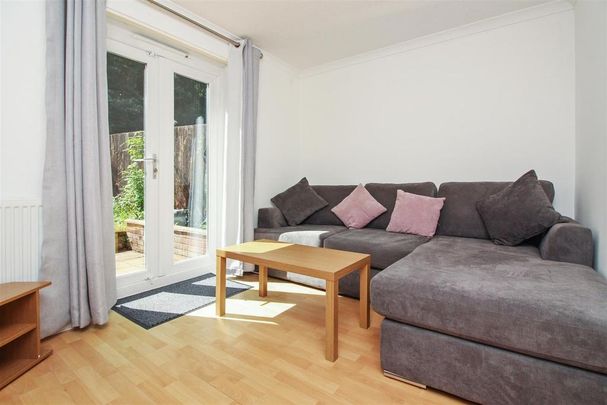 4 bedroom terraced house to rent - Photo 1