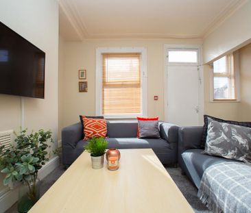 1 bedroom in a house share to rent - Photo 2