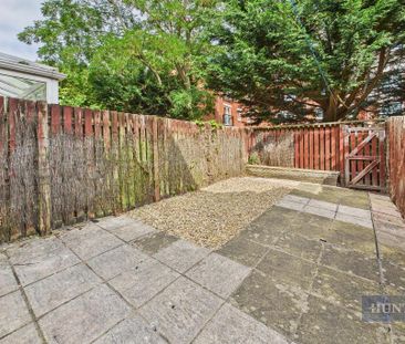 4 bedroom end of terrace house to rent - Photo 2