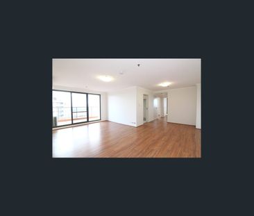 Renovated East facing 3 bedroom apartment with new bathroom, floorb... - Photo 2