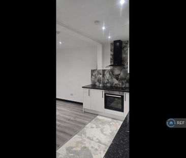 4 bedroom detached house to rent - Photo 4