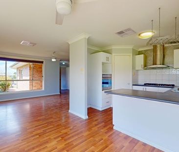 Family Home in a Quiet Cul-de-sac - Photo 1