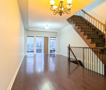 For Lease - 22 Market Garden Mews, Toronto, Ontario - Photo 3