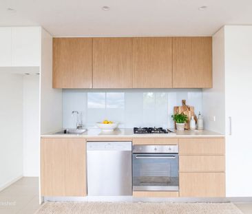 Modern & Convenient Apartment in the Heart of West Ryde - Photo 3