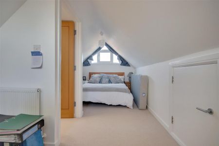 4 bedroom detached house to rent - Photo 4