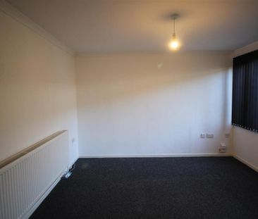 2 bedroom semi-detached house to rent - Photo 4