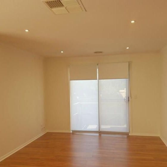 THREE BEDROOM UNIT - WALKING DISTANCE TO SCHOOLS & CHILDCARE - Photo 1