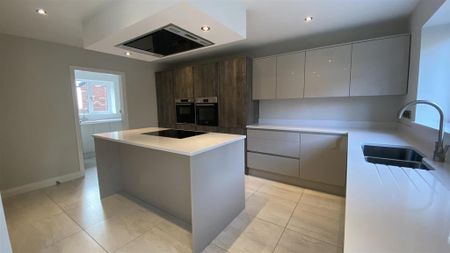 5 bedroom detached house to rent - Photo 2