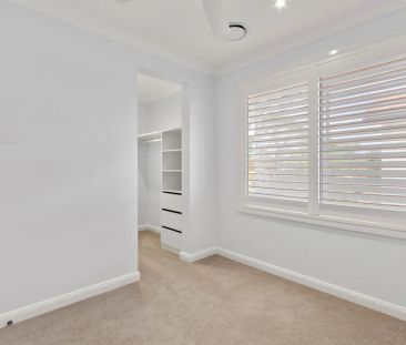 Sophisticated Coastal Sanctuary - Photo 2