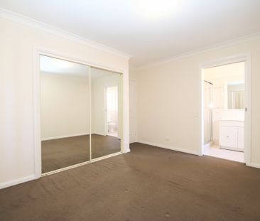 Charming 3 Bedroom, 2 Bathroom House in Chester Hill - Available Now! - Photo 5