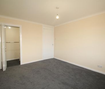 2 Bedroom Flat - Purpose Built To Let - Photo 4