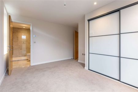 Eco-friendly, three bedroom apartment with private balcony at the South of The Pantiles - Photo 5