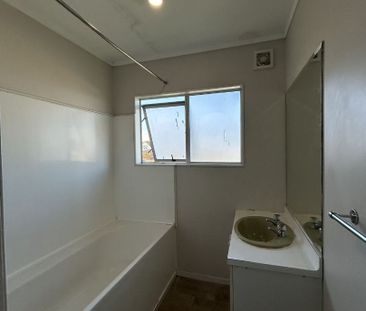 Location！ Location！ Location！ - Photo 6