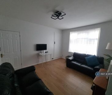 2 bedroom end of terrace house to rent - Photo 2