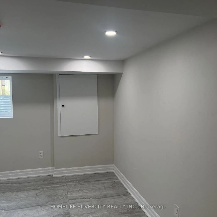 Detached Home For Lease | W9254233 - Photo 1