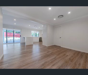 Stunning Fully Renovated Family Home in Prime South Penrith Location - Photo 2