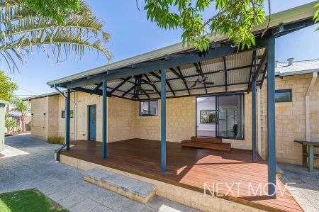 “Stunning Family Home with Lush Gardens & Powered Workshop” - Photo 5