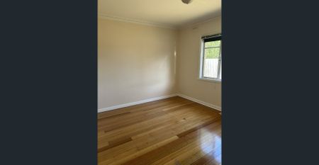 Centrally located family home! - Photo 5