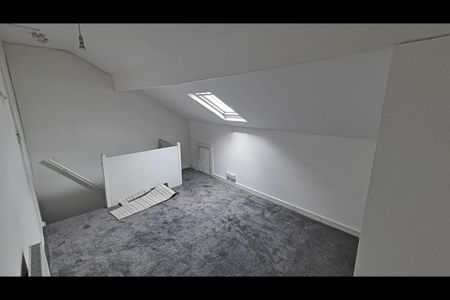 2 Bed End Terrace, Recreation Mount, LS11 - Photo 2