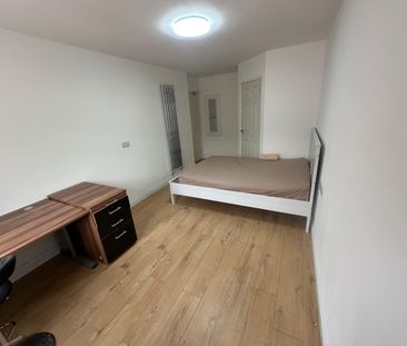 Room in a Shared House, Erith Road, LE2 - Photo 4